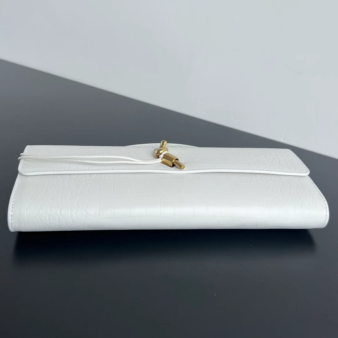 보테가 베네타 크로커다일 롱 핸들 클러치