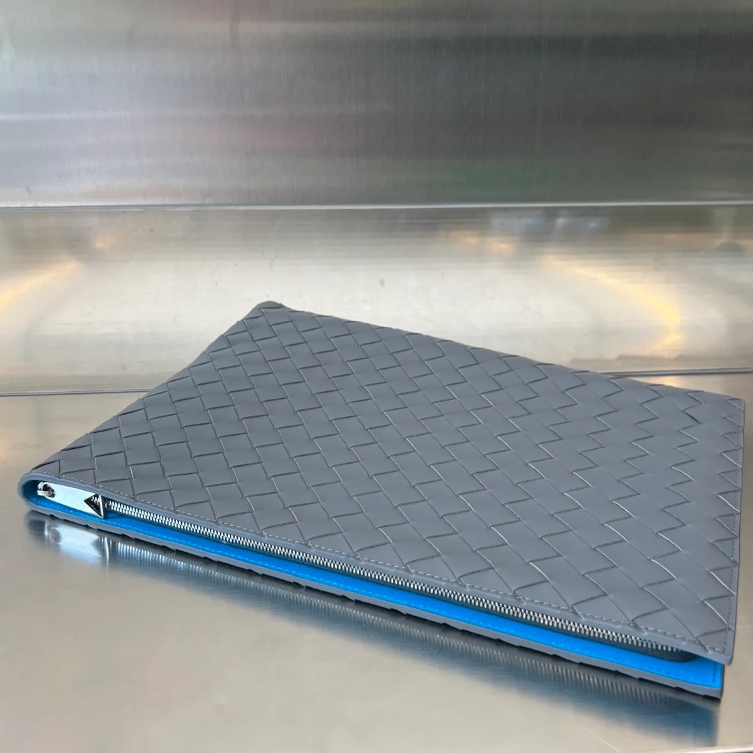 보테가 베네타 인트레치아토 하프지퍼 파우치