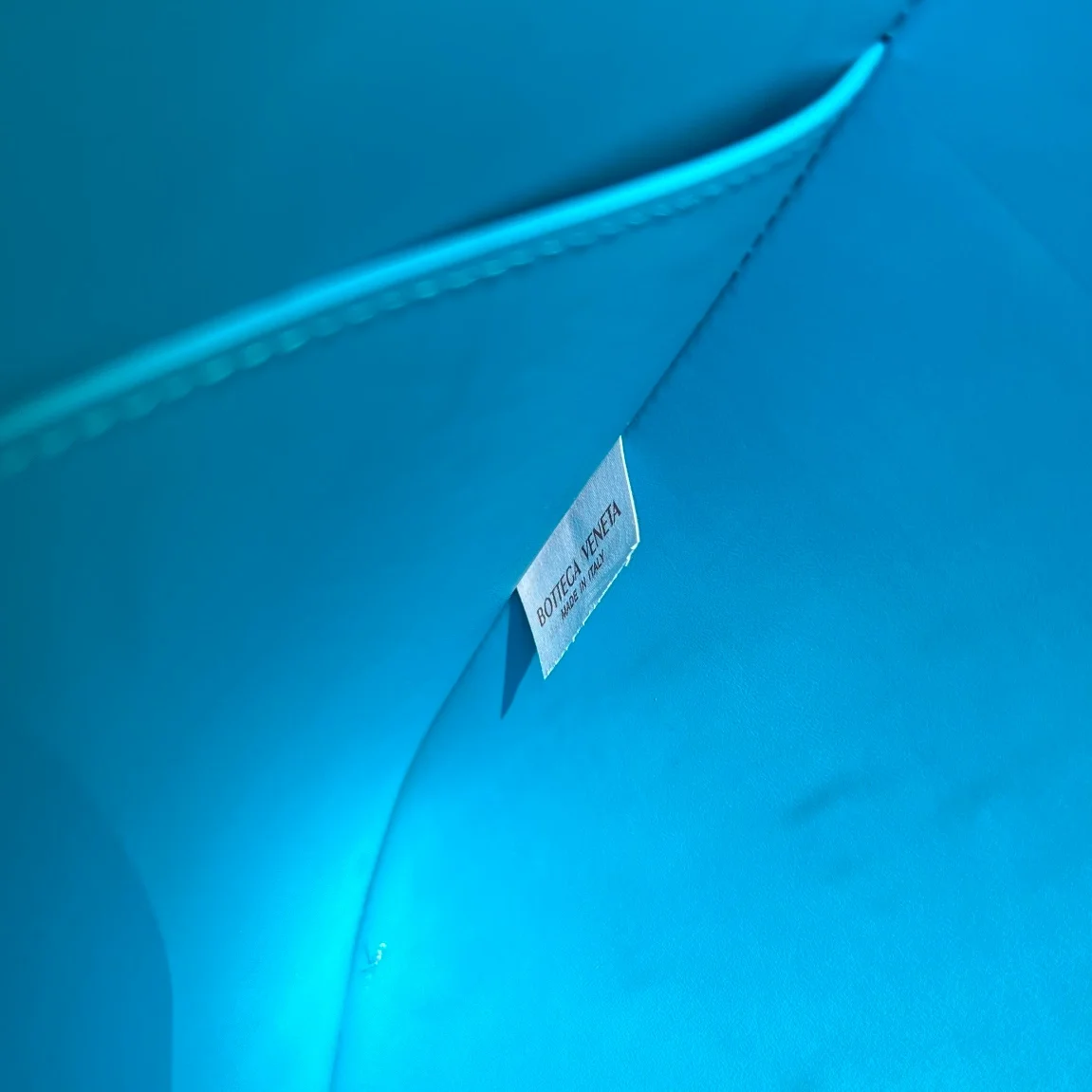 보테가 베네타 인트레치아토 하프지퍼 파우치