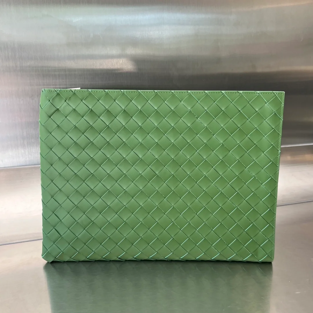 보테가 베네타 하프 지퍼 파우치 아보카도