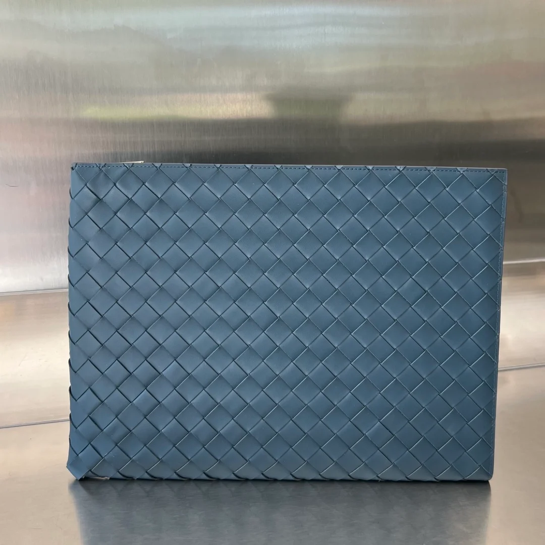 보테가 베네타 인트레치아토 하프 지퍼 파우치