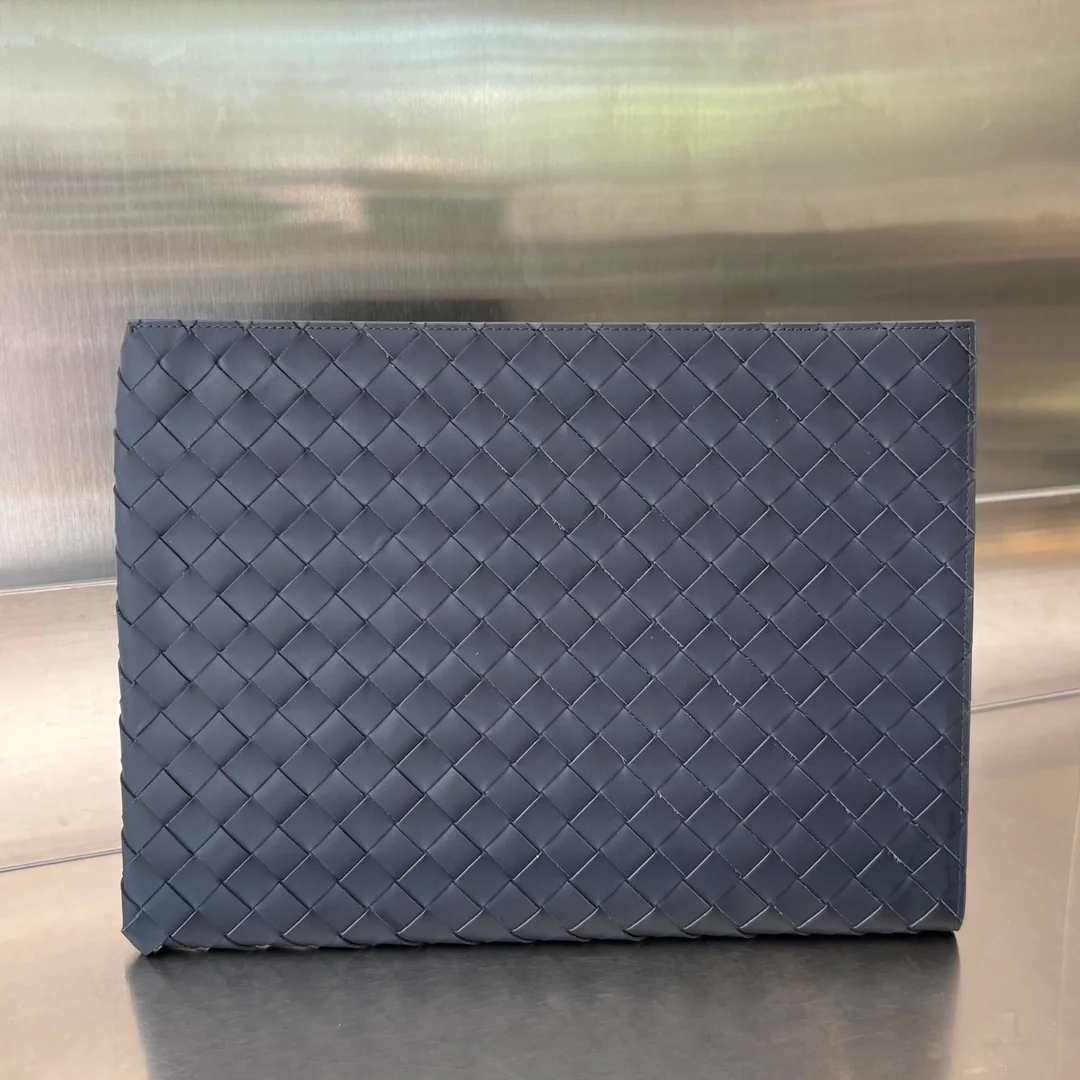 보테가 베네타 인트레치아토 투톤 하프 지퍼 파우치