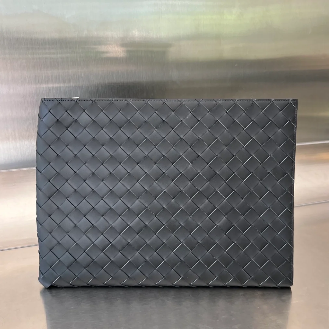 보테가 베네타 인트레치아토 하프지퍼 파우치