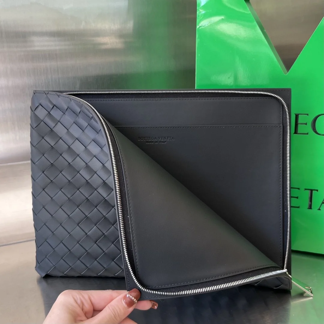 보테가 베네타 인트레치아토 하프지퍼 파우치