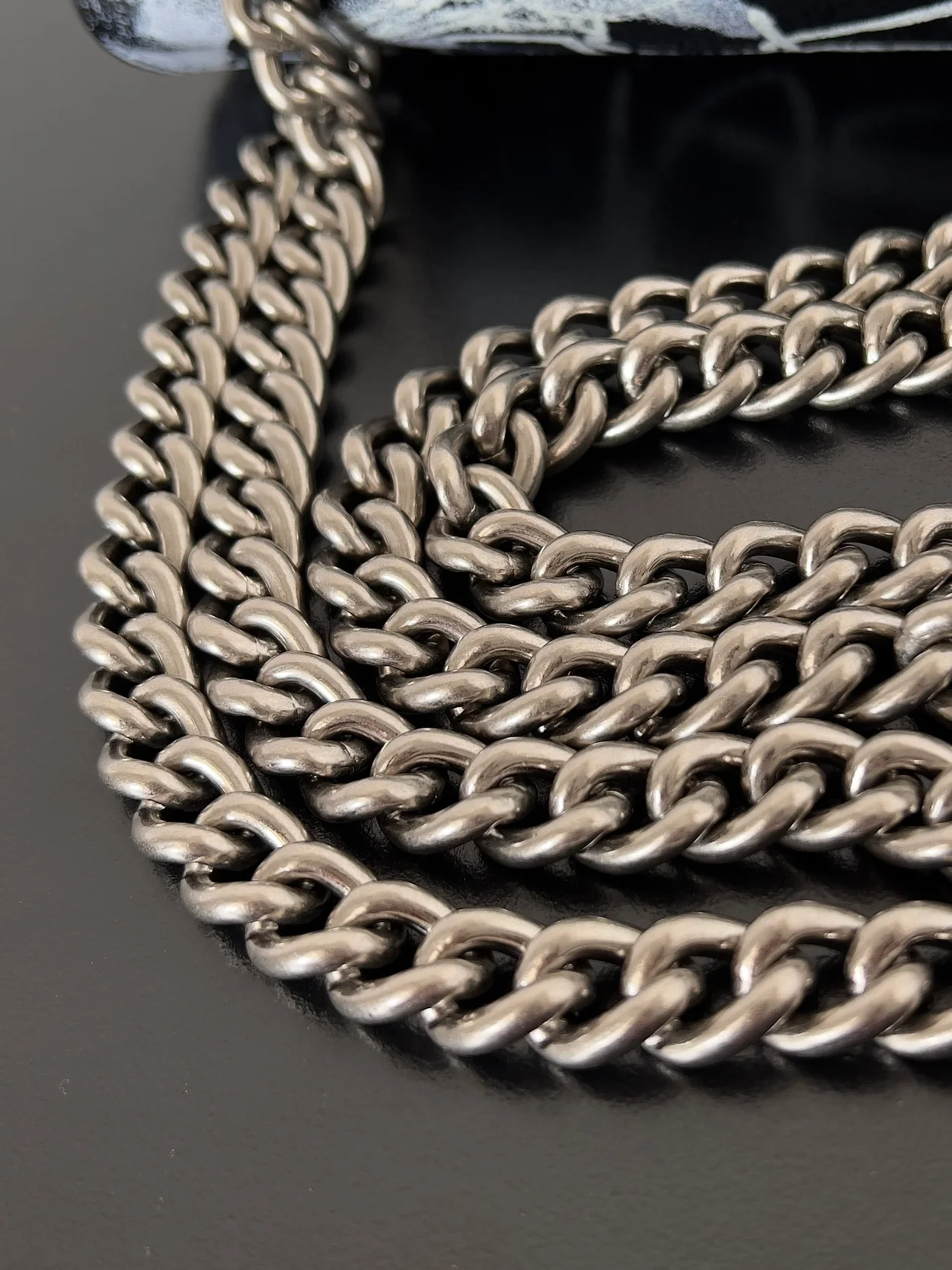 발렌시아가 그래피티 프린트 크러쉬 핸드백