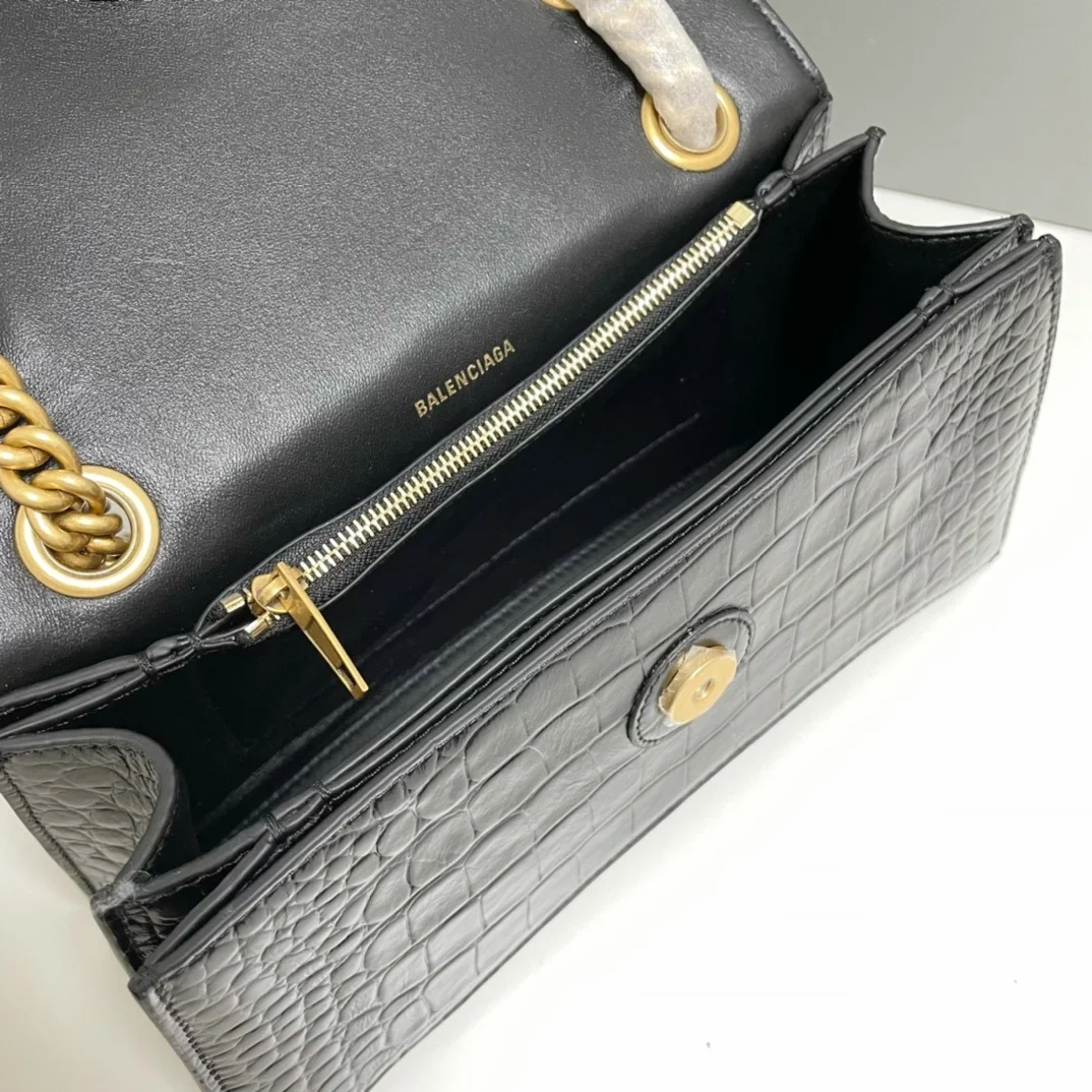 발렌시아가 크로커다일 엠보싱 크러쉬 스몰백