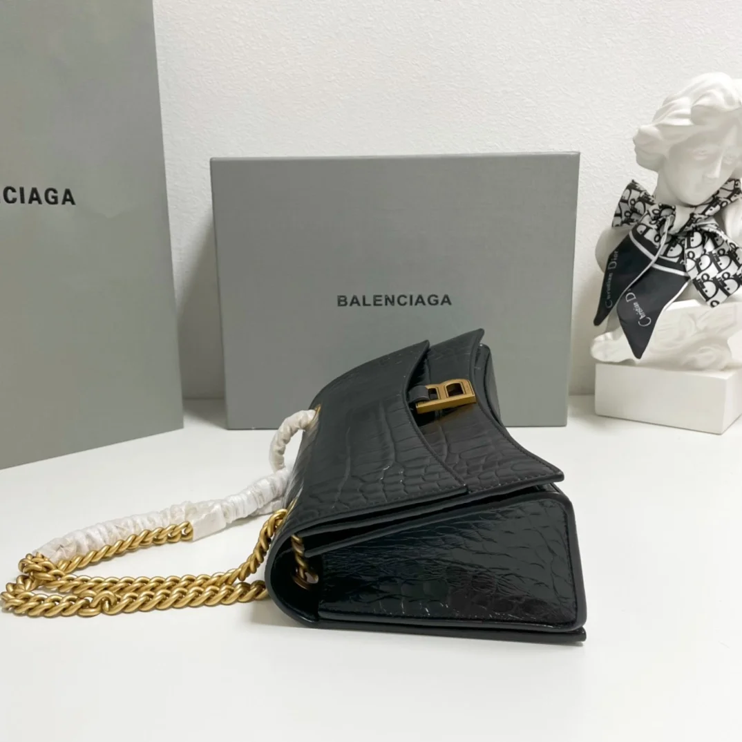 발렌시아가 크로커다일 엠보싱 크러쉬 스몰백