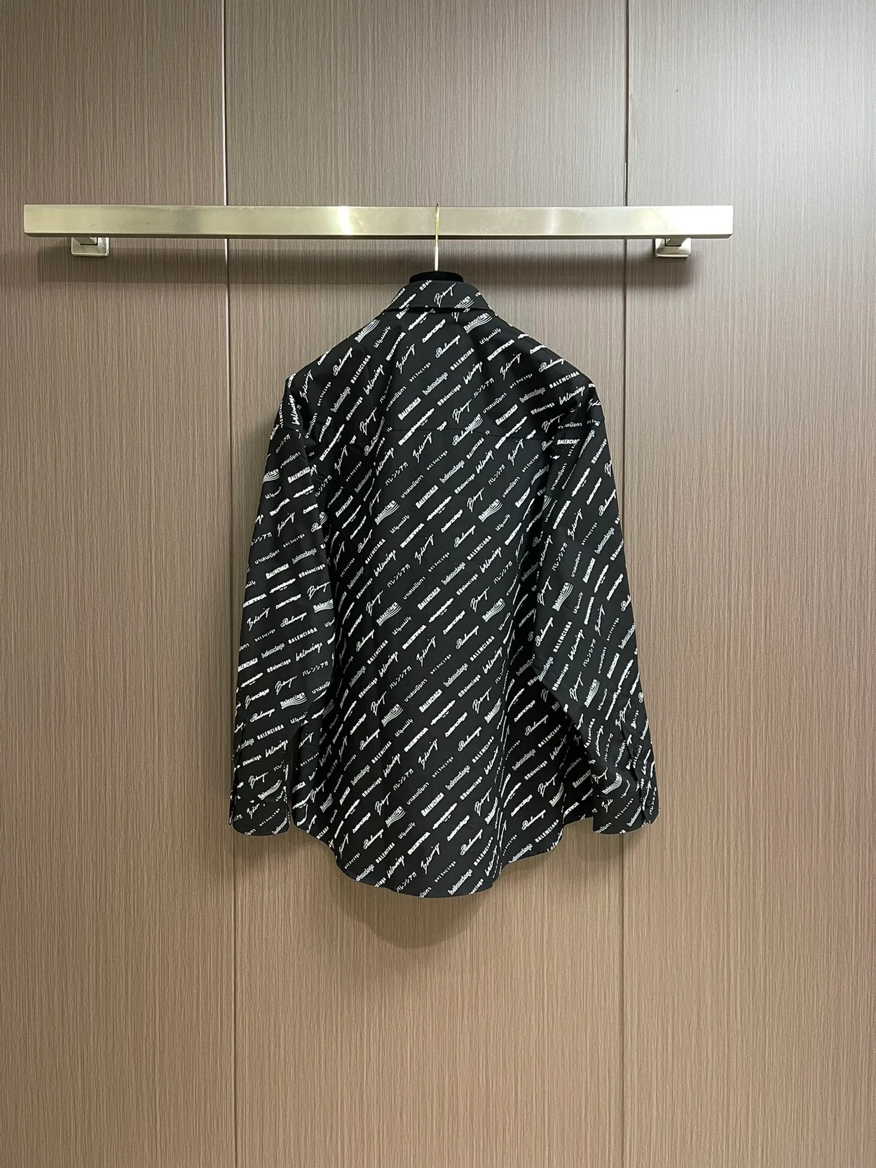 발렌시아가 로고매니아 라지 핏 올 오버 셔츠