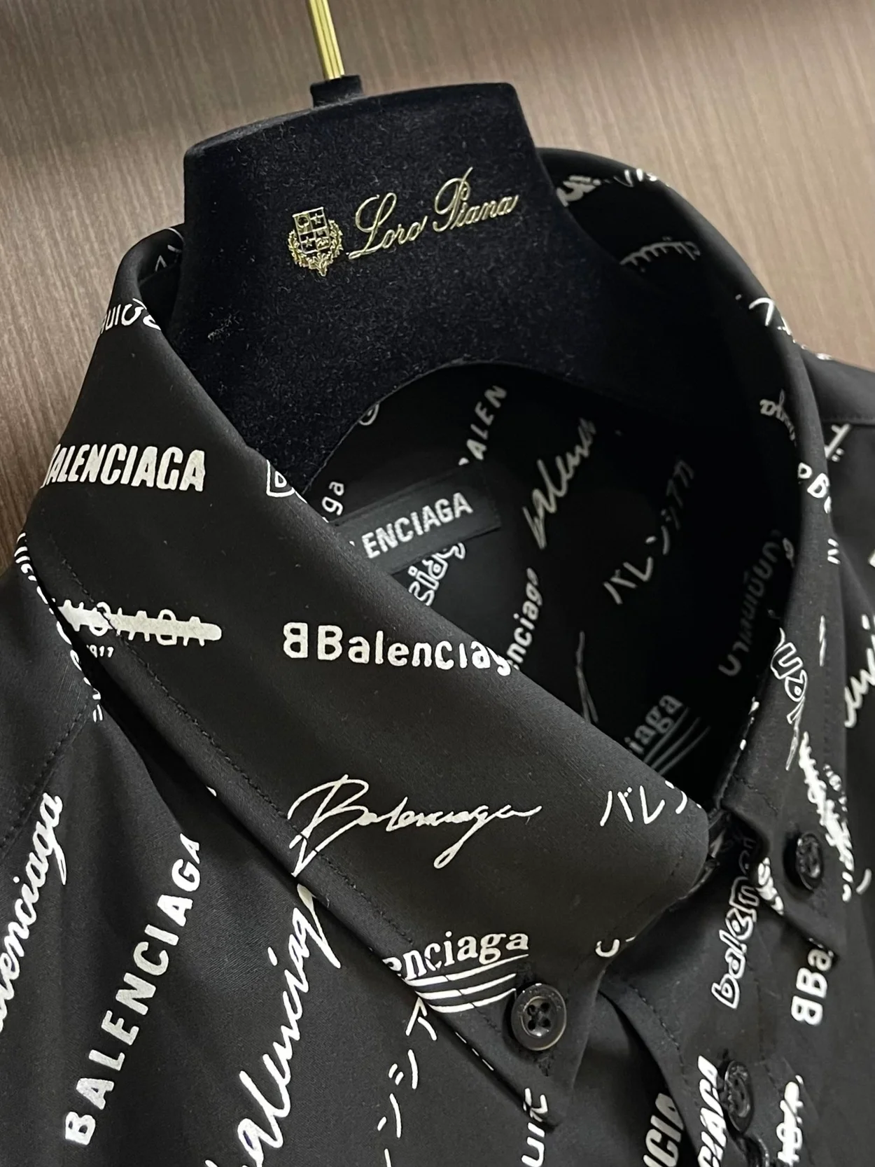 발렌시아가 로고매니아 라지 핏 올 오버 셔츠