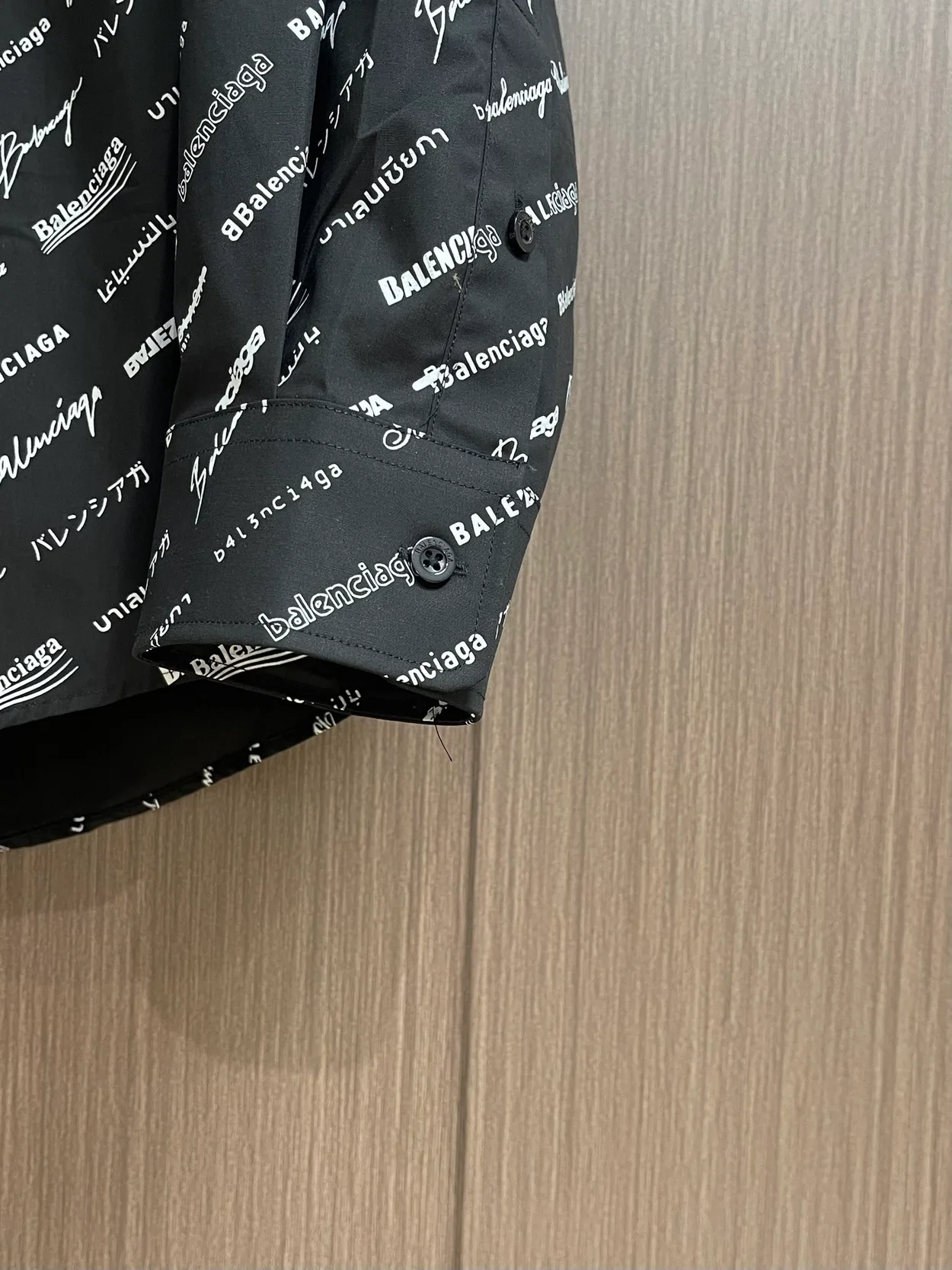 발렌시아가 로고매니아 라지 핏 올 오버 셔츠