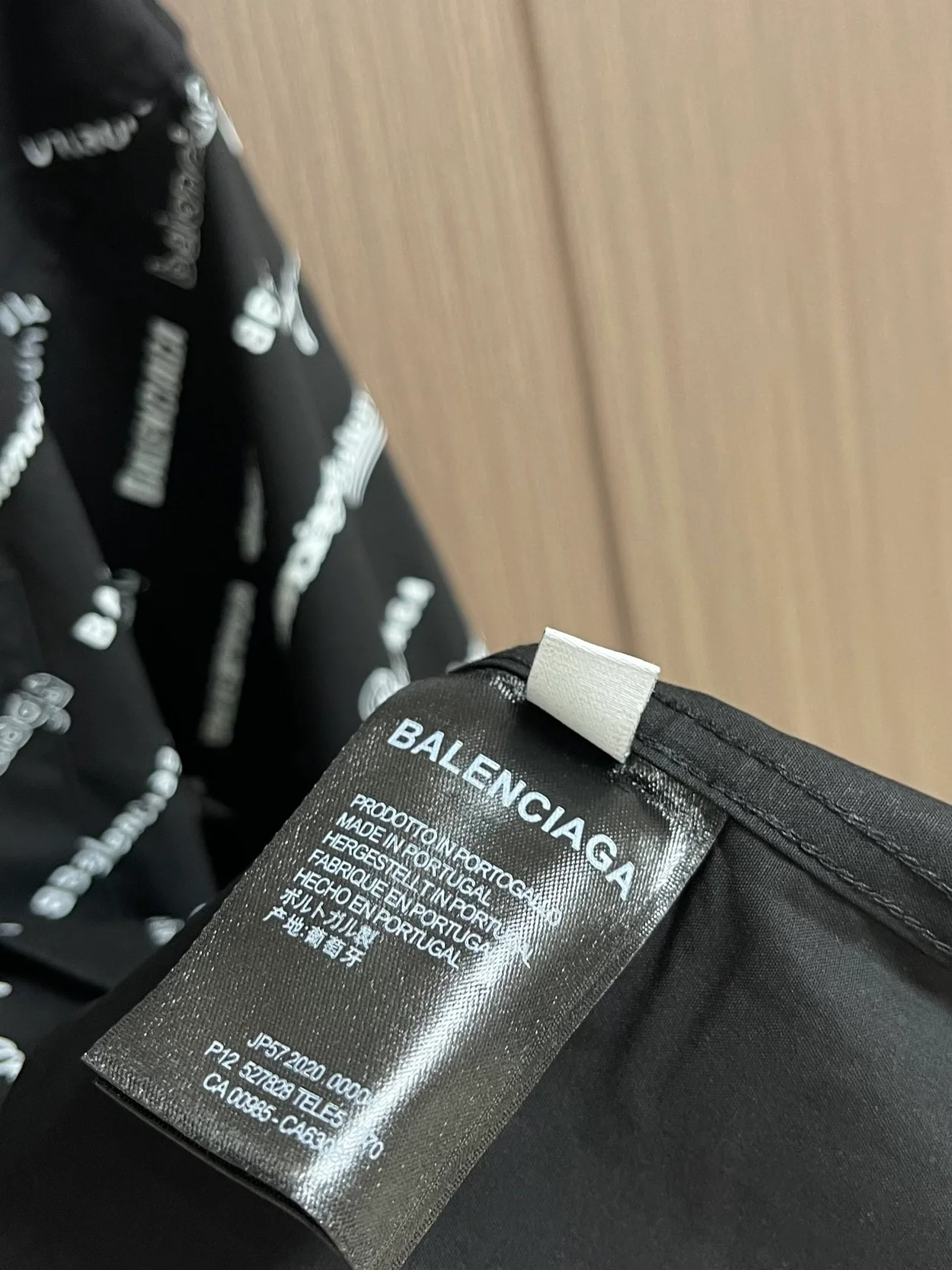 발렌시아가 로고매니아 라지 핏 올 오버 셔츠