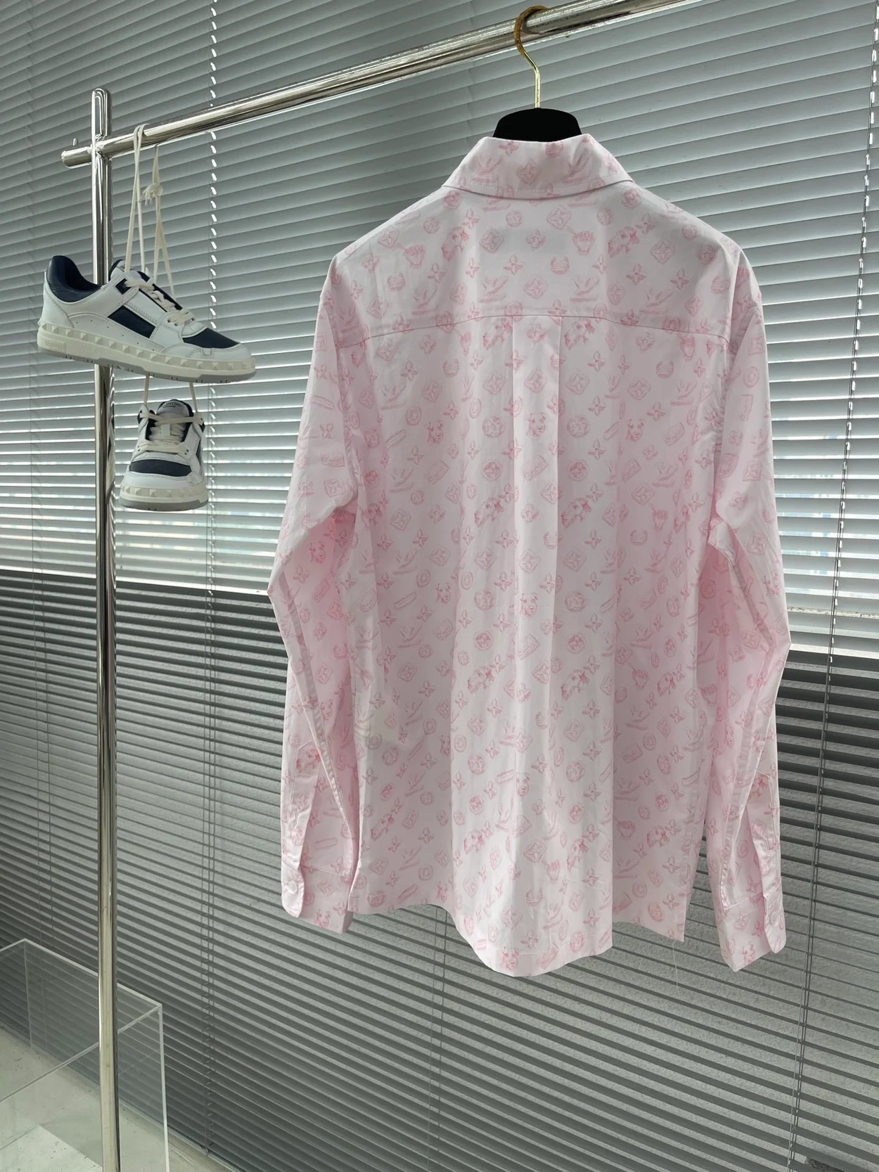 루이비통 모노그램 프린티드 롱 슬리브드 코튼 셔츠 1AFQ03