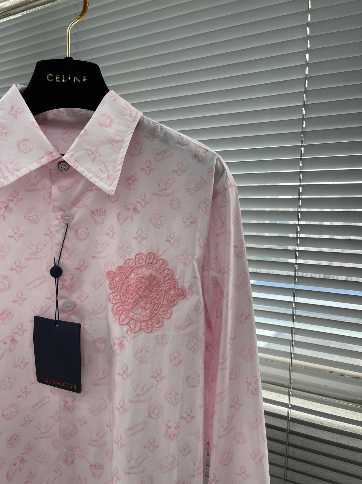 루이비통 모노그램 프린티드 롱 슬리브드 코튼 셔츠 1AFQ03