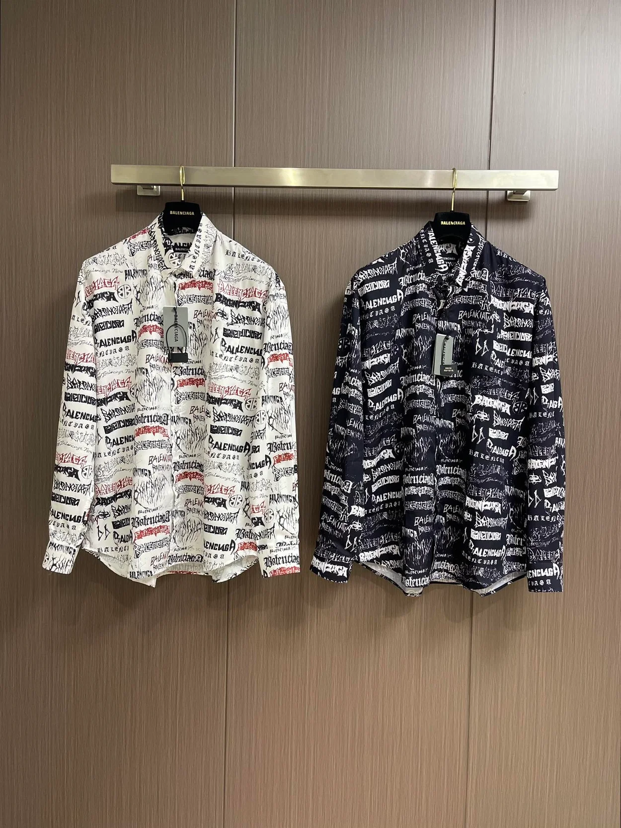 발렌시아가 올 오버 로고 롱 슬리브 셔츠