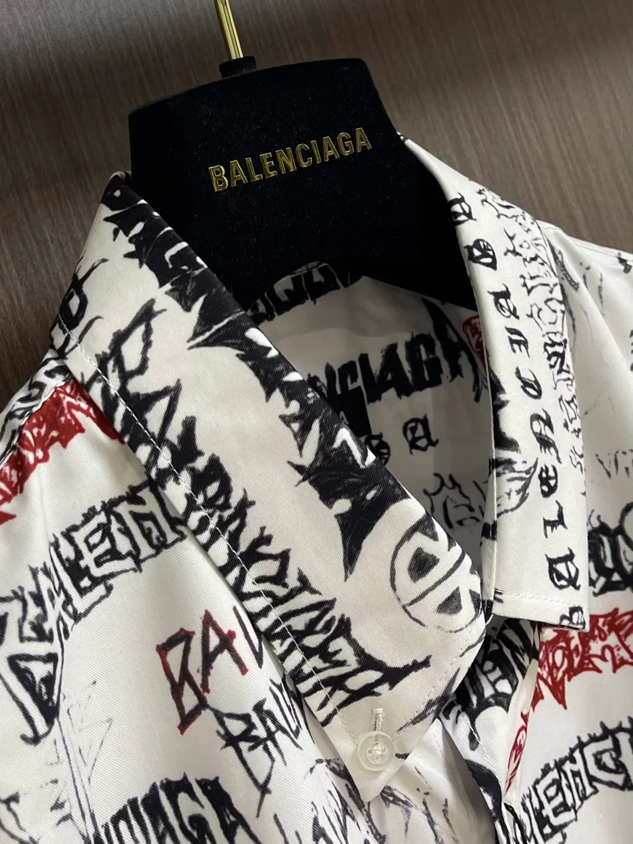 발렌시아가 올 오버 로고 롱 슬리브 셔츠