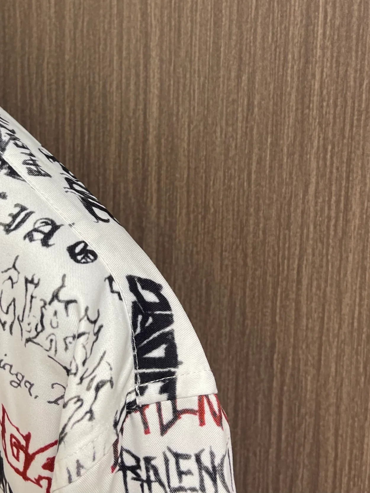 발렌시아가 올 오버 로고 롱 슬리브 셔츠