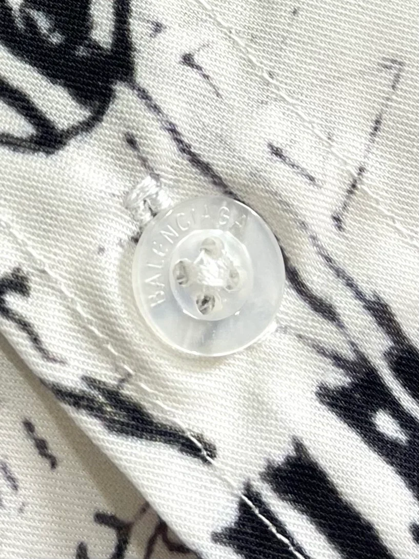 발렌시아가 올 오버 로고 롱 슬리브 셔츠