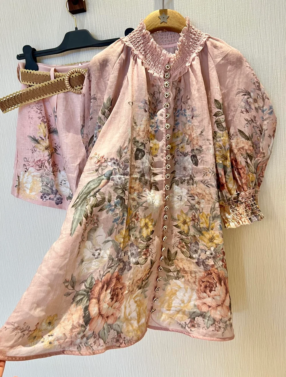 짐머만 플로럴 셔링 라미 블라우스