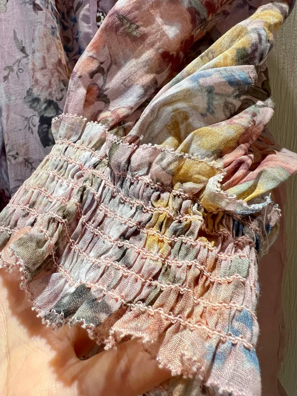 짐머만 플로럴 셔링 라미 블라우스