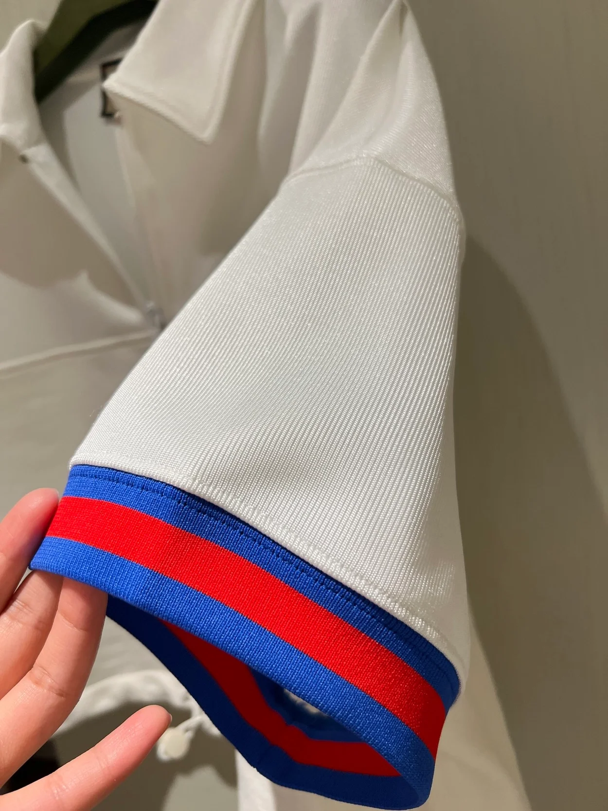 구찌 오프 화이트 웹 저지 폴로 셔츠