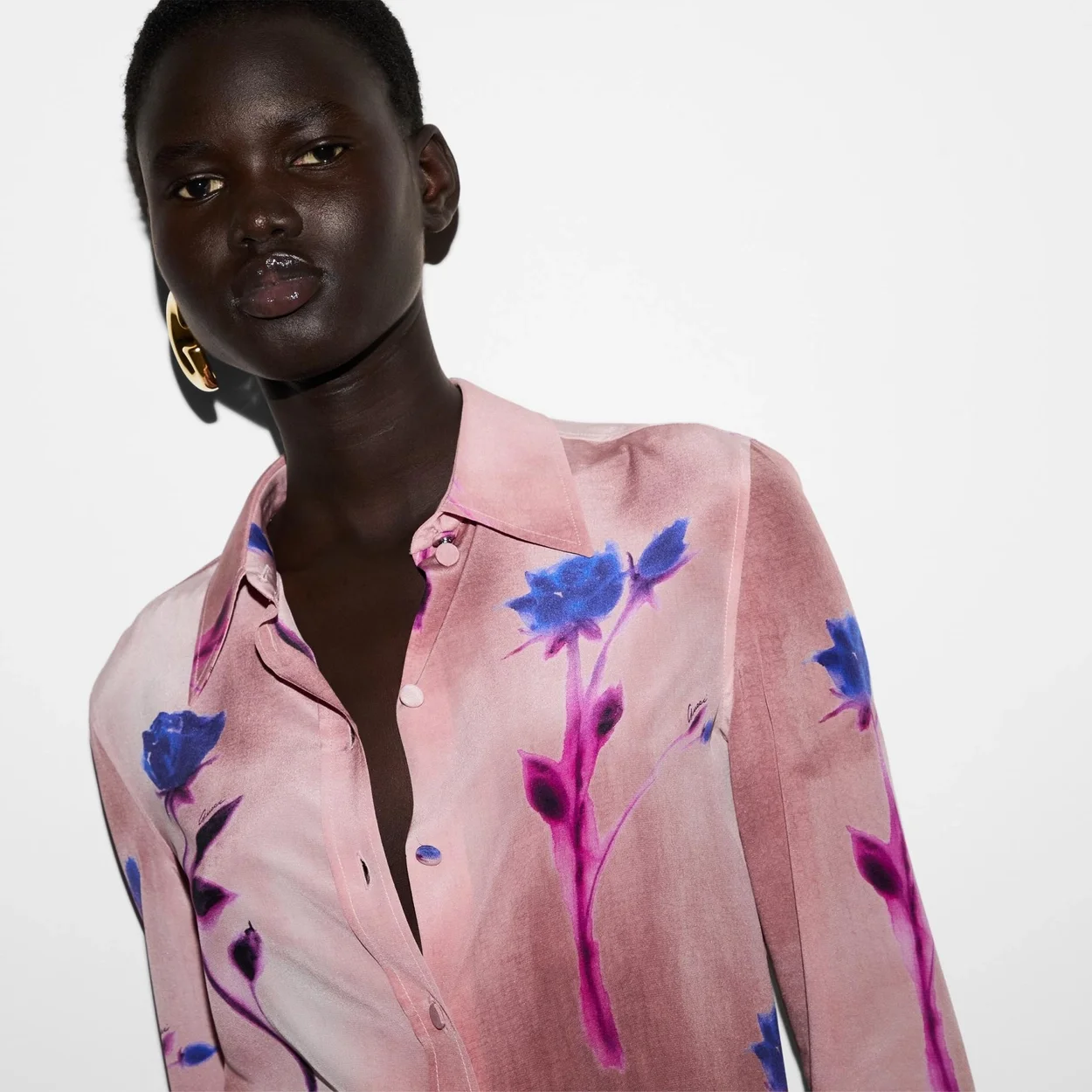 구찌 플로럴 프린트 크레프 드 신 셔츠