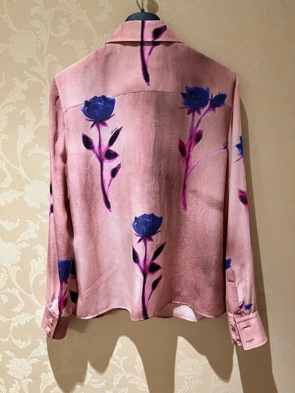 구찌 플로럴 프린트 크레프 드 신 셔츠