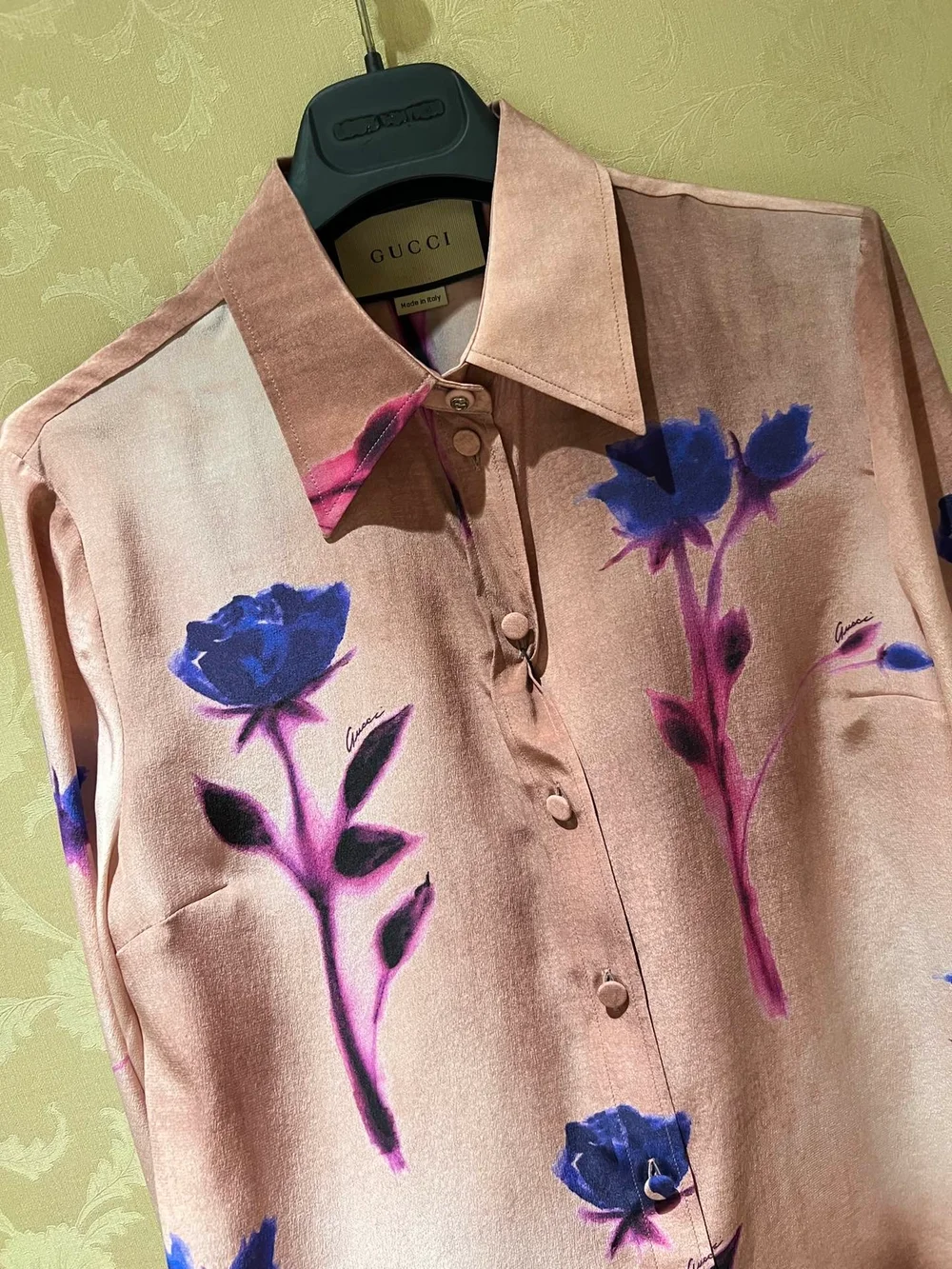 구찌 플로럴 프린트 크레프 드 신 셔츠