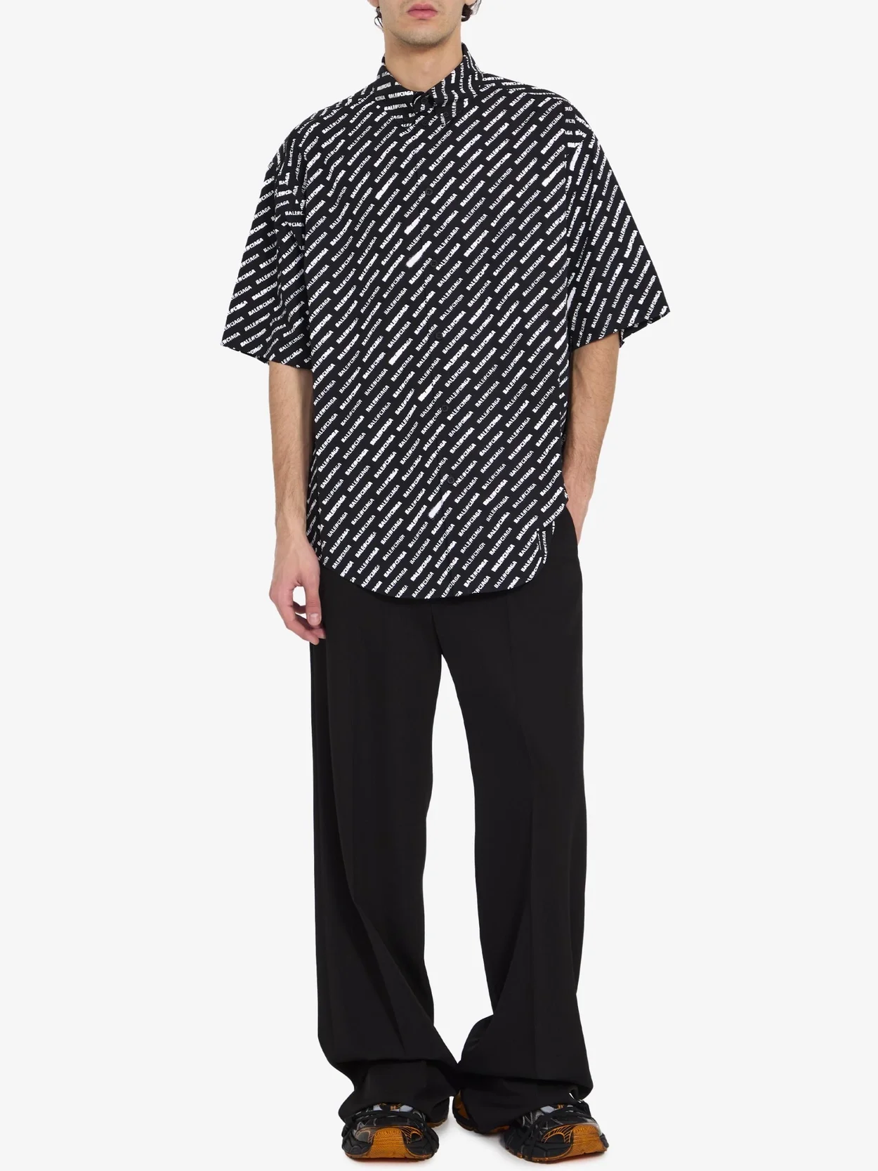 발렌시아가 올 오버 로고 셔츠