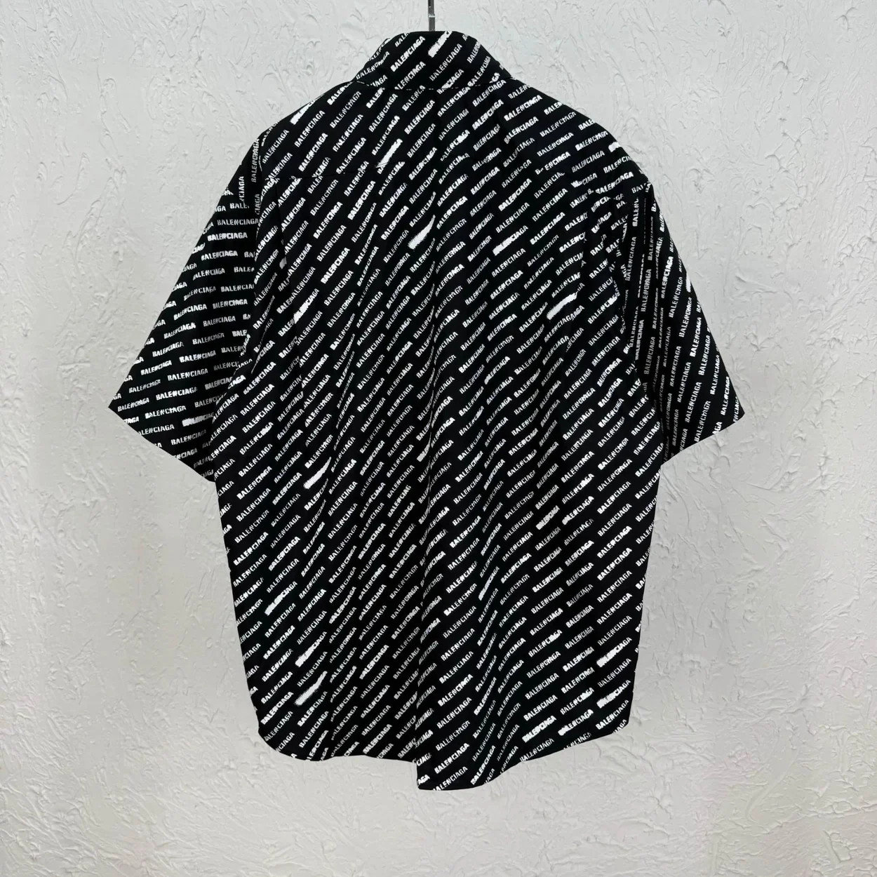 발렌시아가 올 오버 로고 셔츠