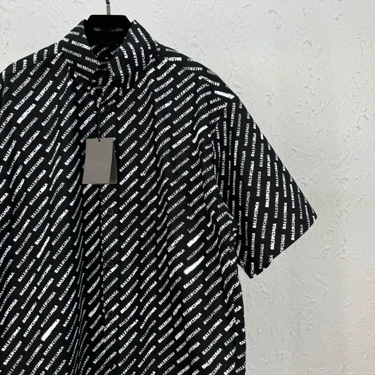 발렌시아가 올 오버 로고 셔츠