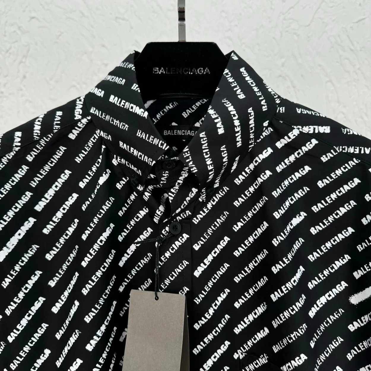 발렌시아가 올 오버 로고 셔츠