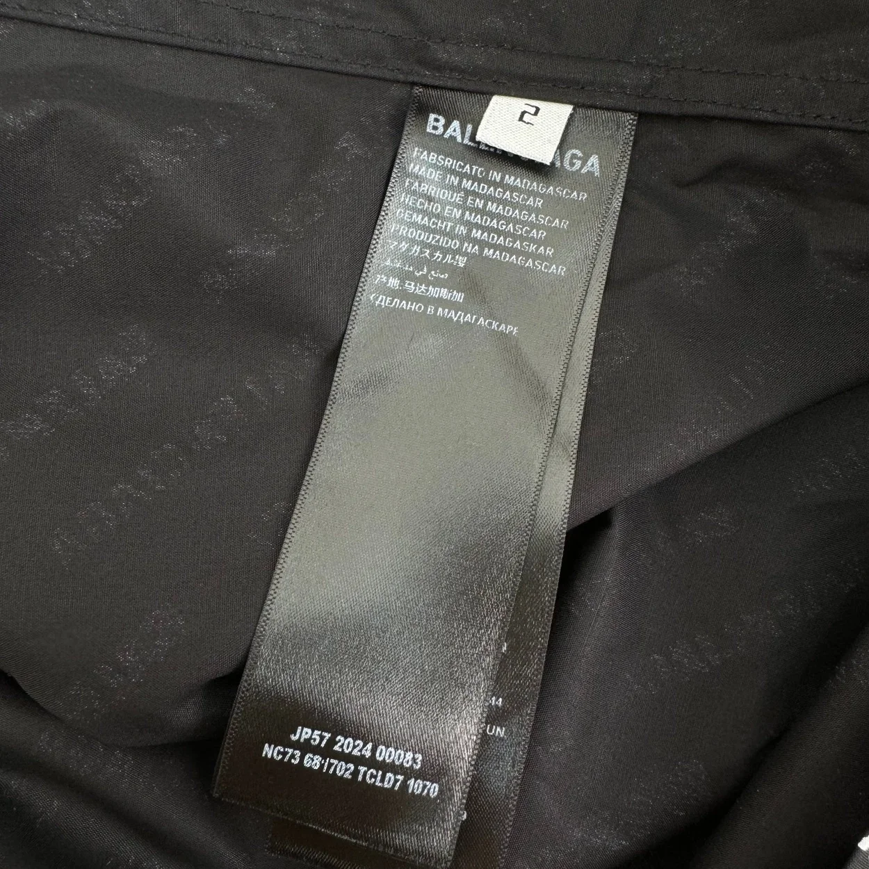 발렌시아가 올 오버 로고 셔츠