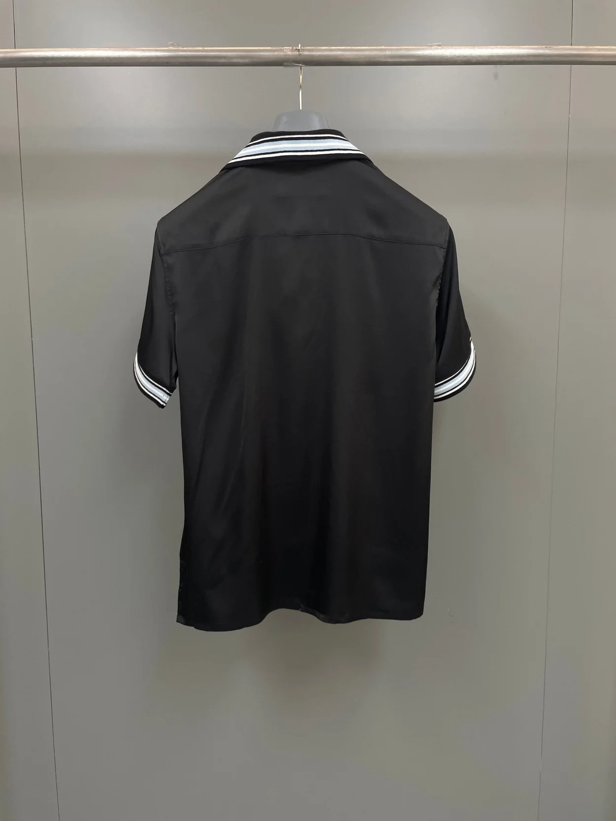 프라다 로고 프린트 실크 셔츠