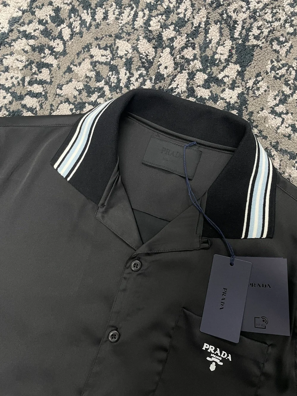 프라다 로고 프린트 실크 셔츠