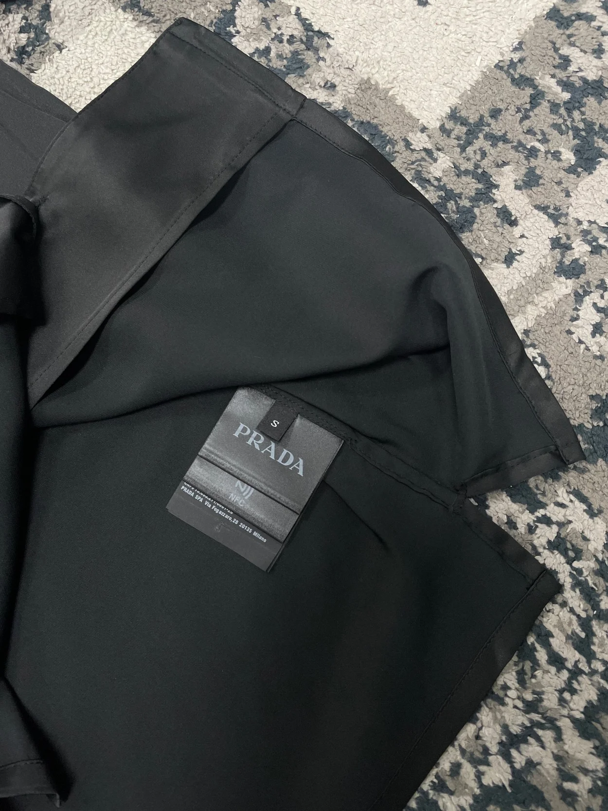 프라다 로고 프린트 실크 셔츠