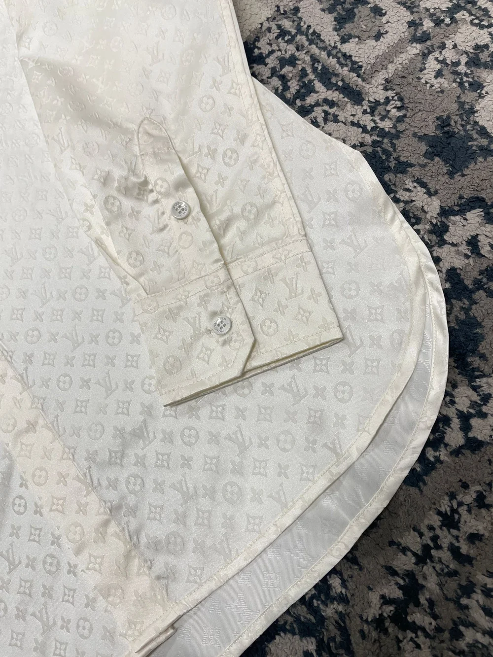 루이비통 모노그램 롱슬리브 실크 셔츠 화이트