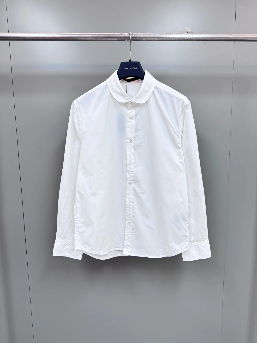 루이비통 펄 버튼 핏티드 롱 슬리브드 코튼 셔츠