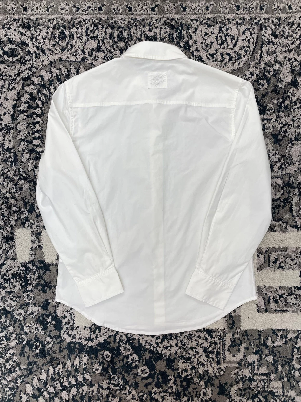 루이비통 펄 버튼 핏티드 롱 슬리브드 코튼 셔츠