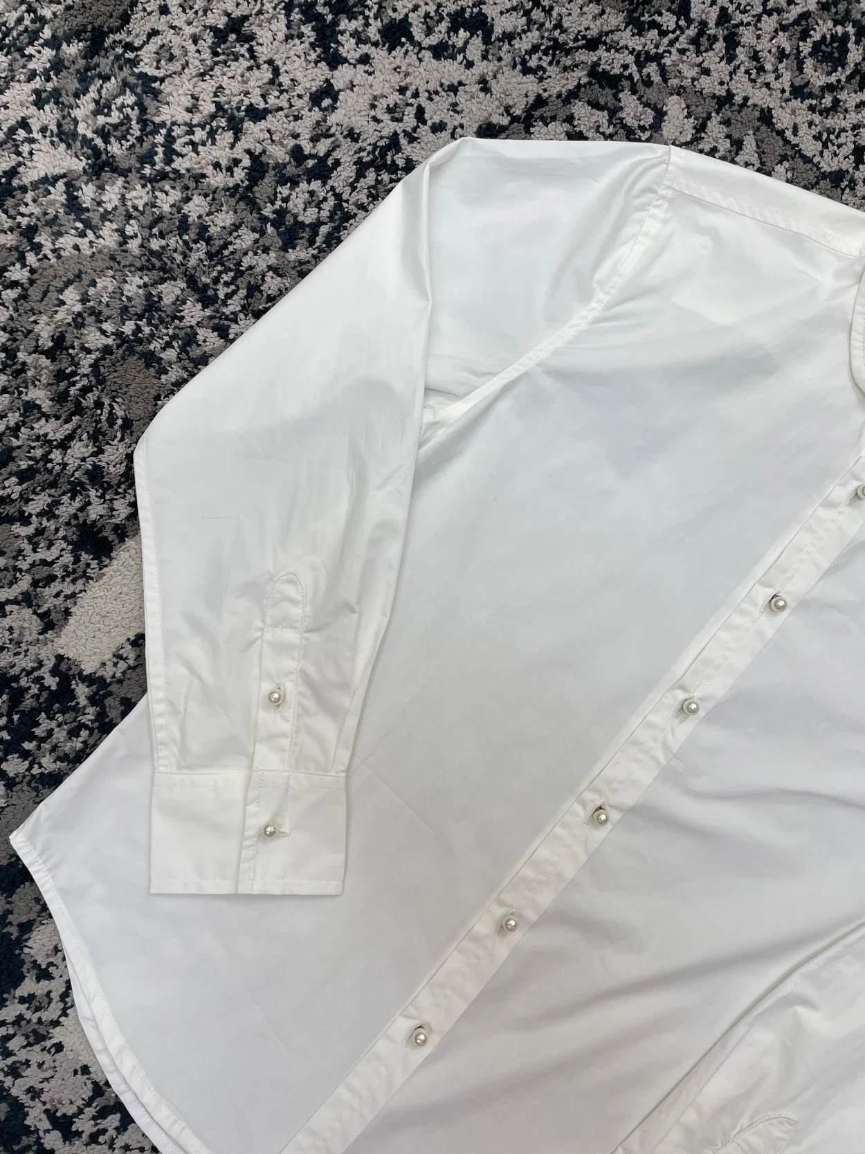 루이비통 펄 버튼 핏티드 롱 슬리브드 코튼 셔츠