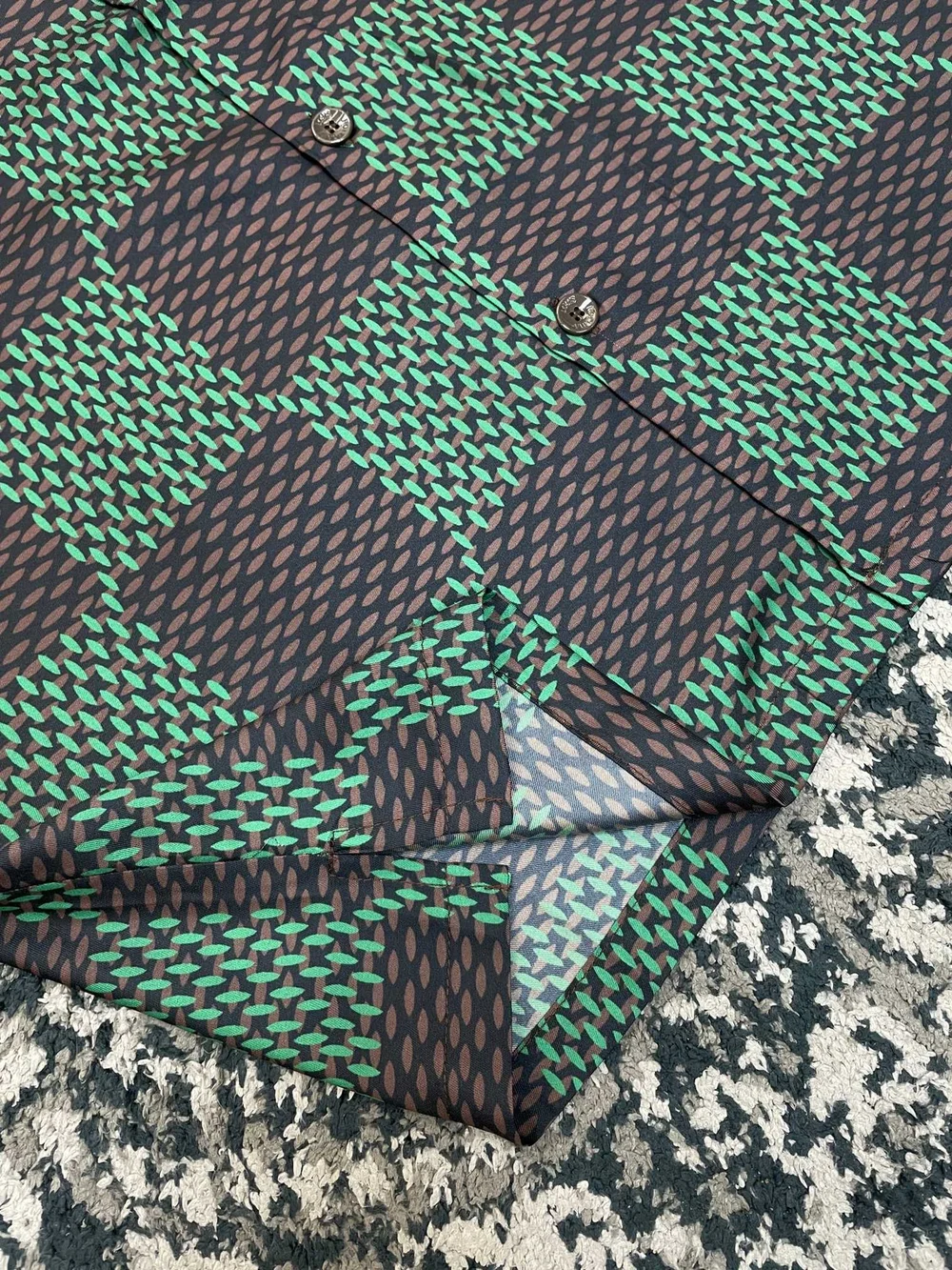 루이비통 오픈 칼라 쇼트 슬리브드 실크 셔츠 1AFJAS