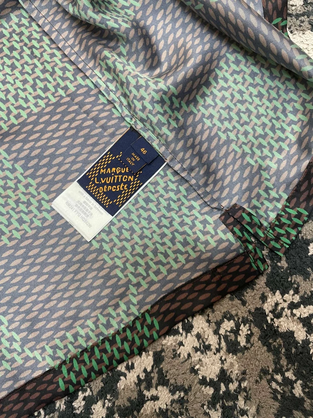 루이비통 오픈 칼라 쇼트 슬리브드 실크 셔츠 1AFJAS