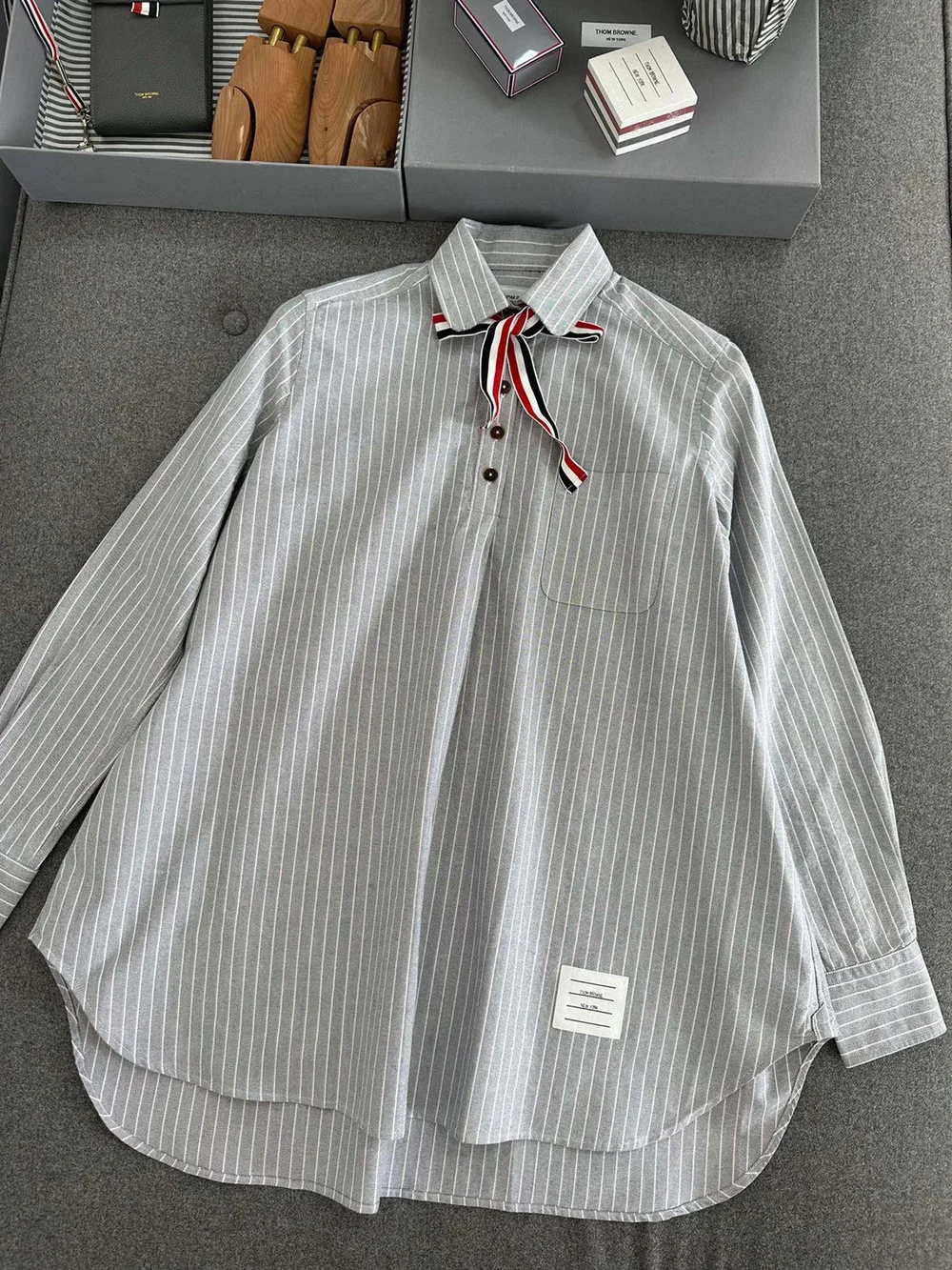 톰브라운 섀도 핀스트라이프 보타이 블루종 셔츠