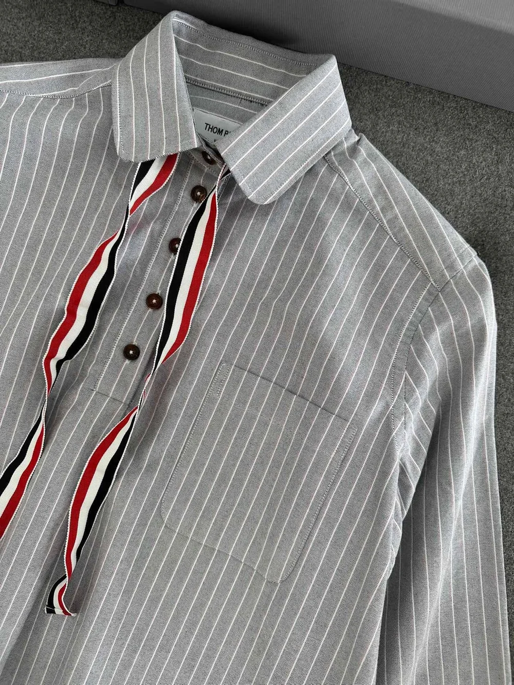 톰브라운 섀도 핀스트라이프 보타이 블루종 셔츠