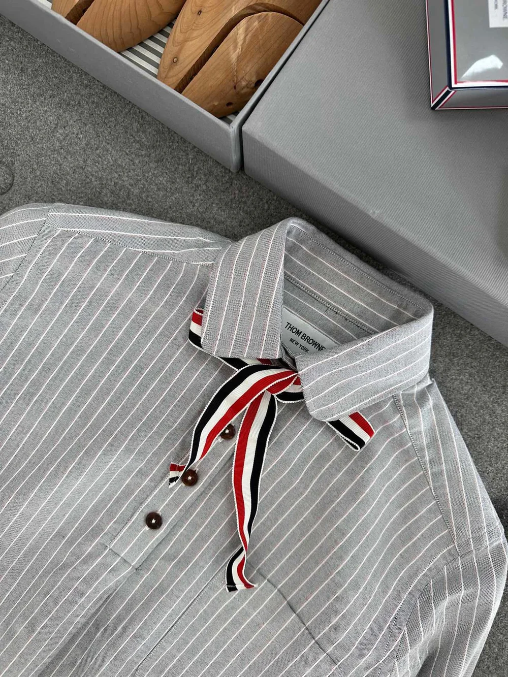 톰브라운 섀도 핀스트라이프 보타이 블루종 셔츠