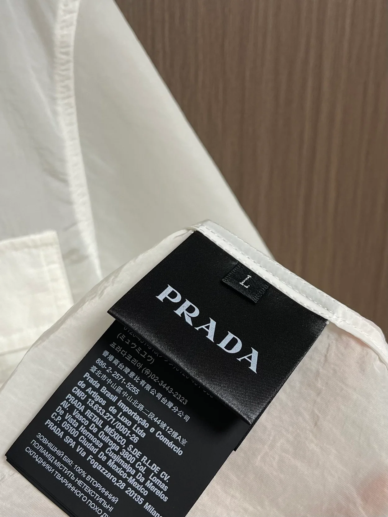 프라다 반소매 라이트 리나일론 셔츠 화이트