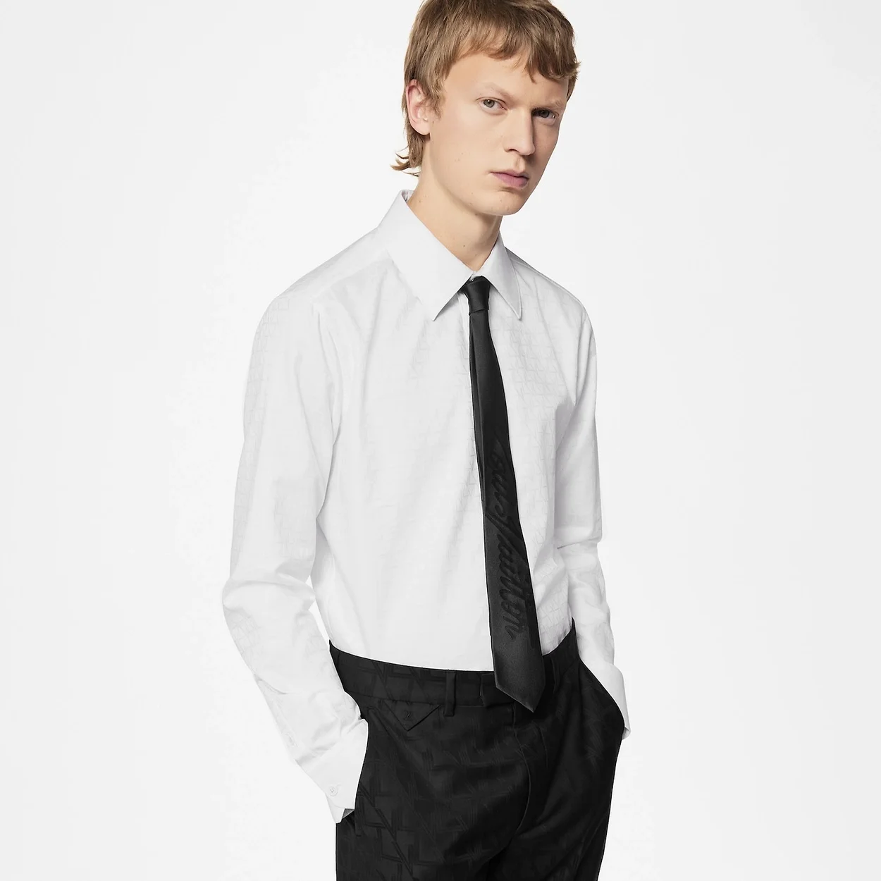 루이비통 롱 슬리브 슬림 셔츠 1AATVN