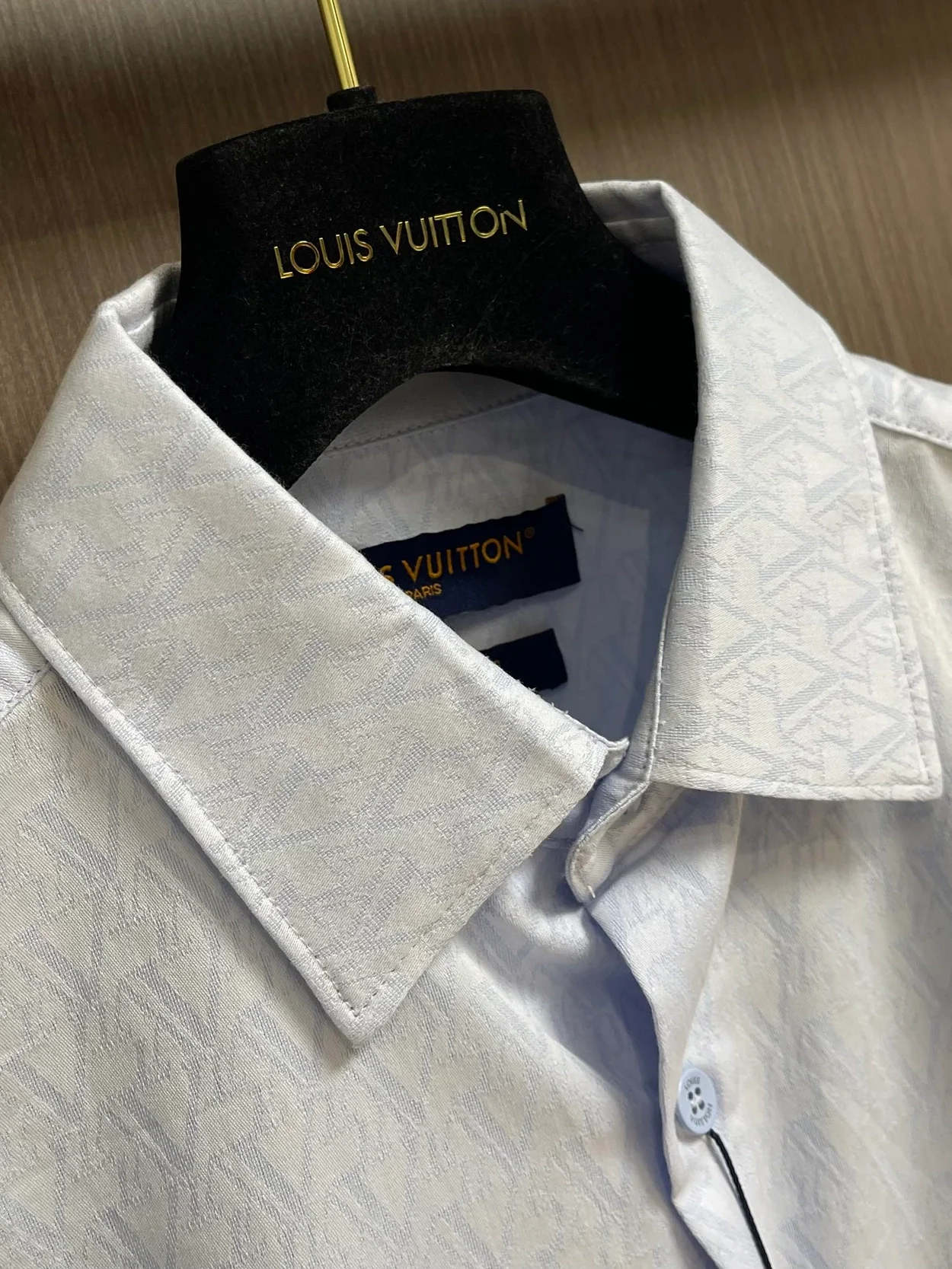 루이비통 롱 슬리브 슬림 셔츠 1AATVN