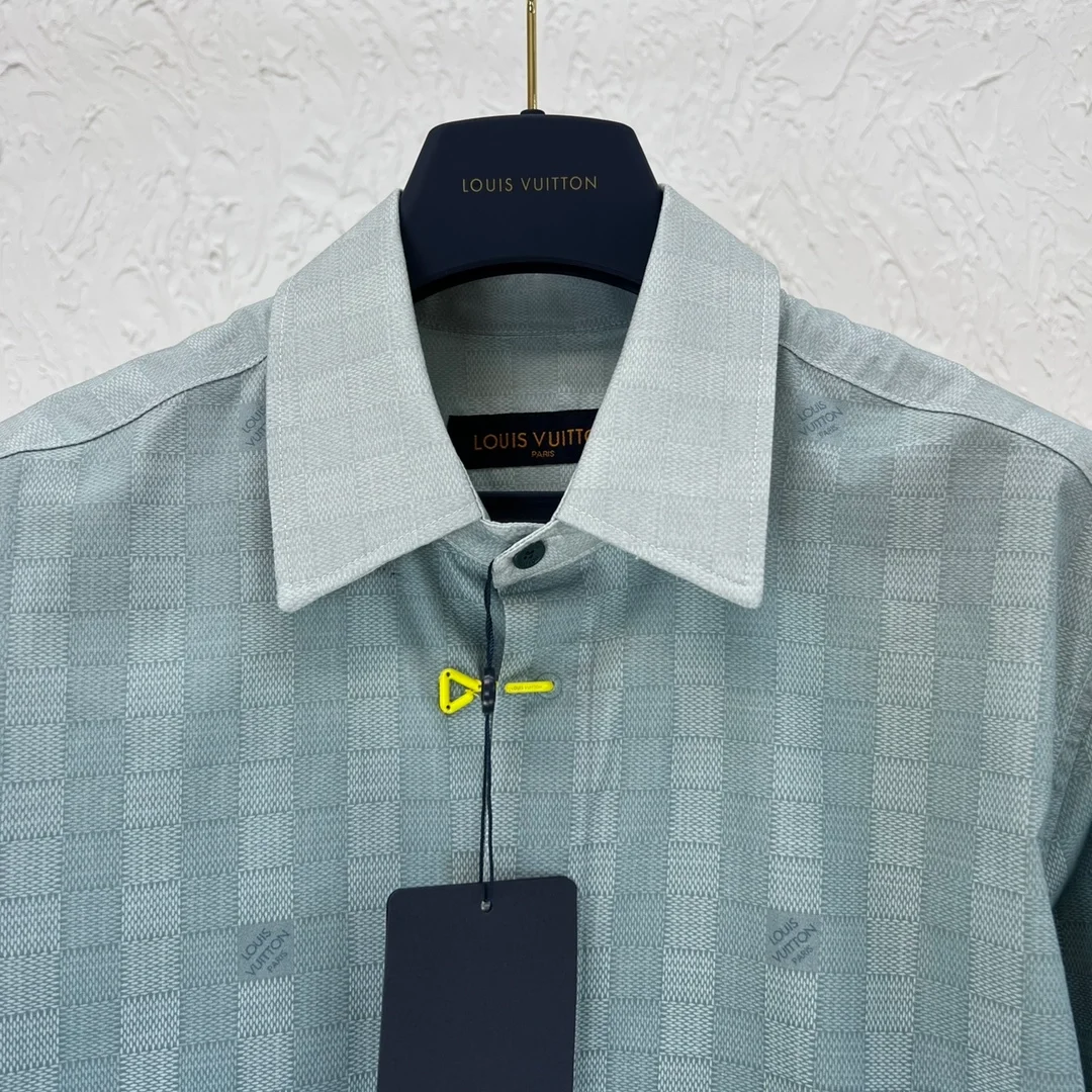 루이비통 다미에 스트라이프 롱 슬리브 셔츠 1AA4W4