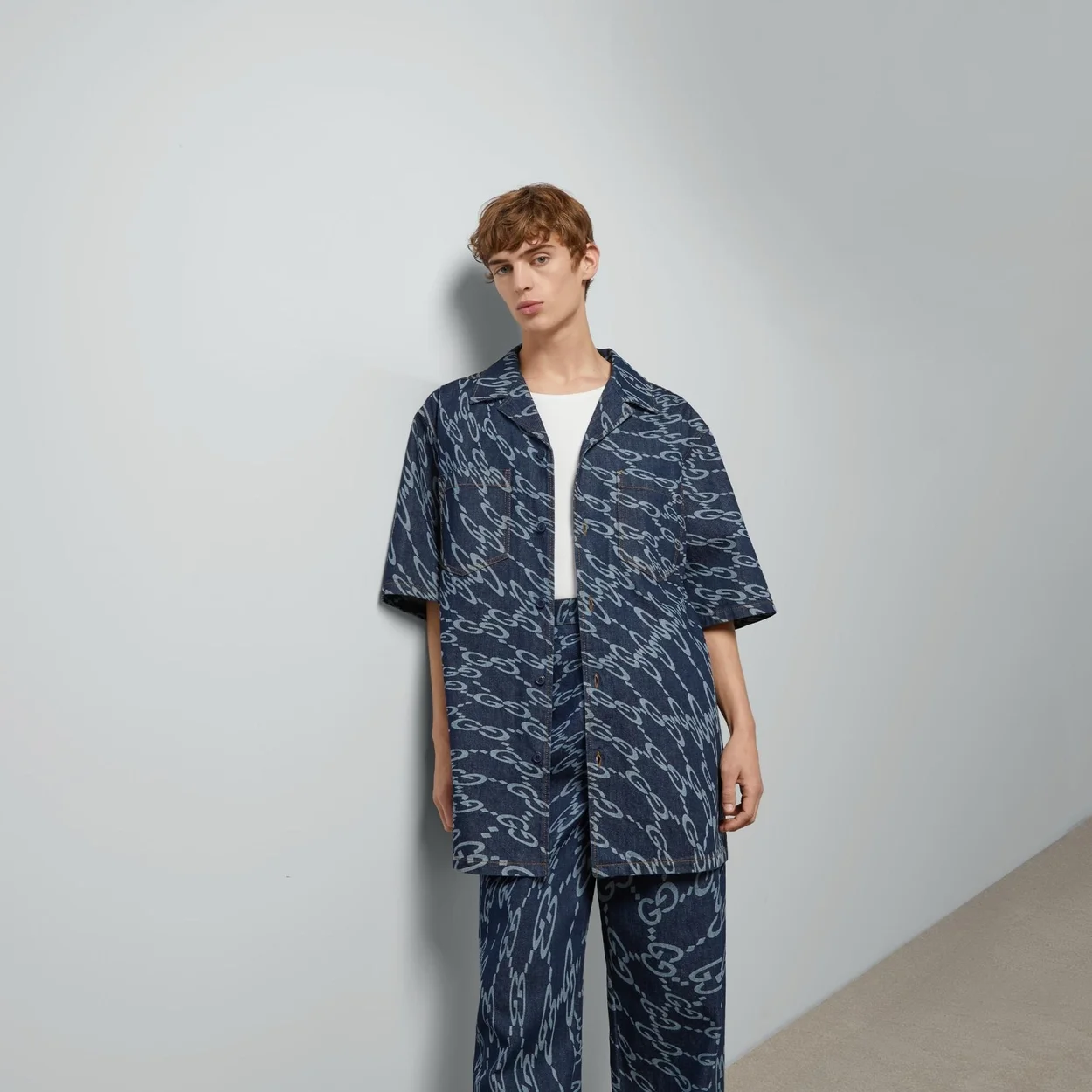 구찌 웨이브 GG 레이저 프린트 데님 셔츠