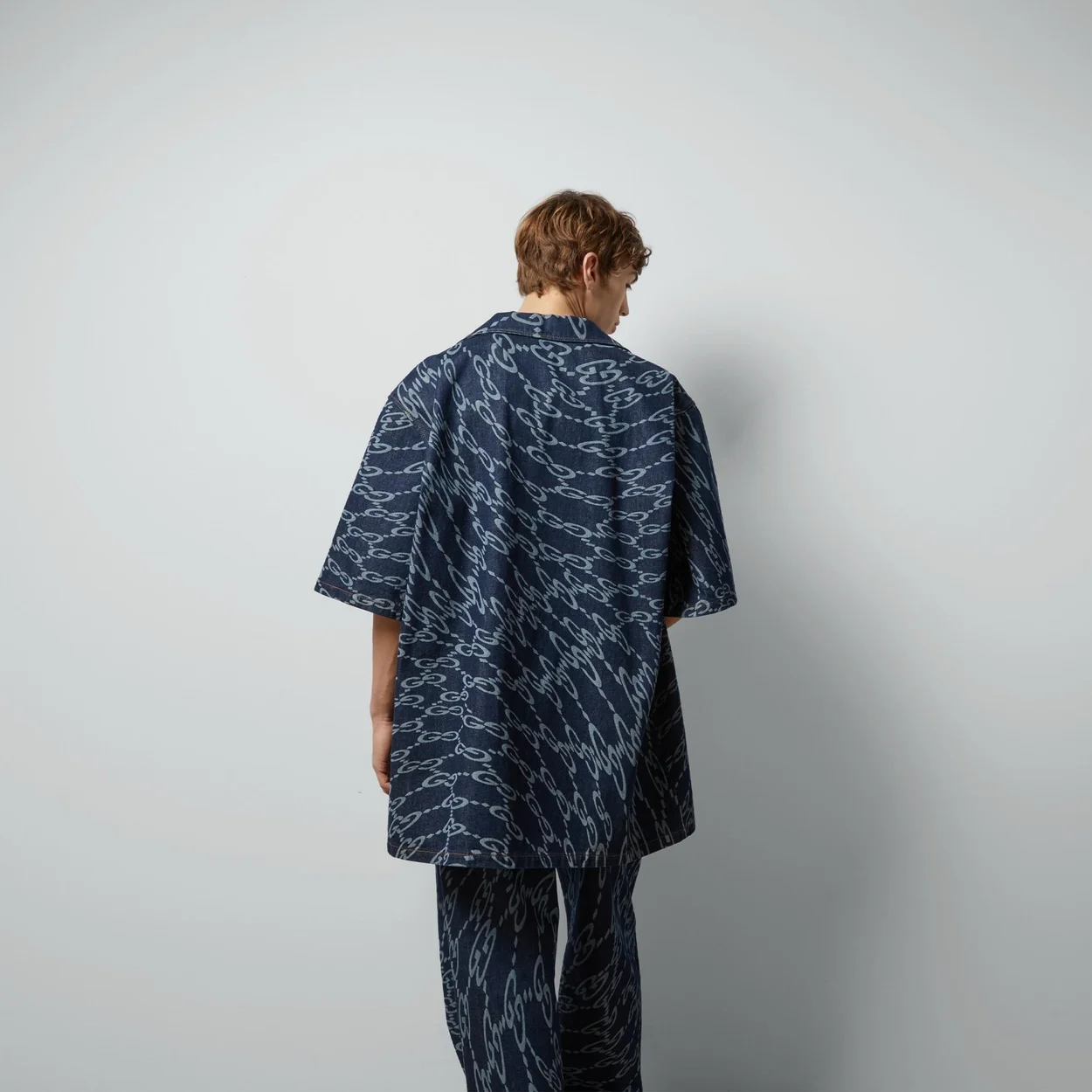 구찌 웨이브 GG 레이저 프린트 데님 셔츠